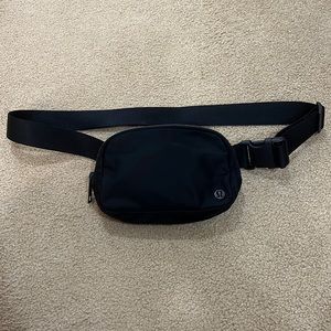 Lululemon Everywhere Belt Bag (Black)